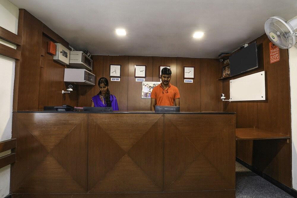 Treebo Trend Hotel Jp Plaza Nampally Hyderabad Exterior foto