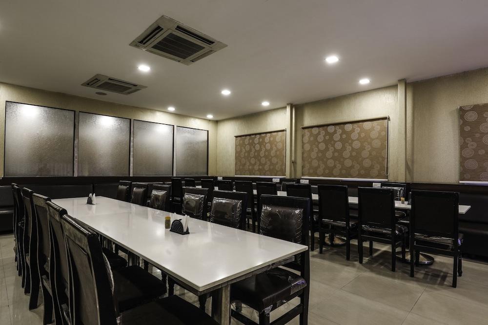 Treebo Trend Hotel Jp Plaza Nampally Hyderabad Exterior foto